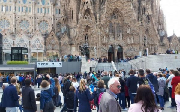 turismo di massa a Barcellona overtourism