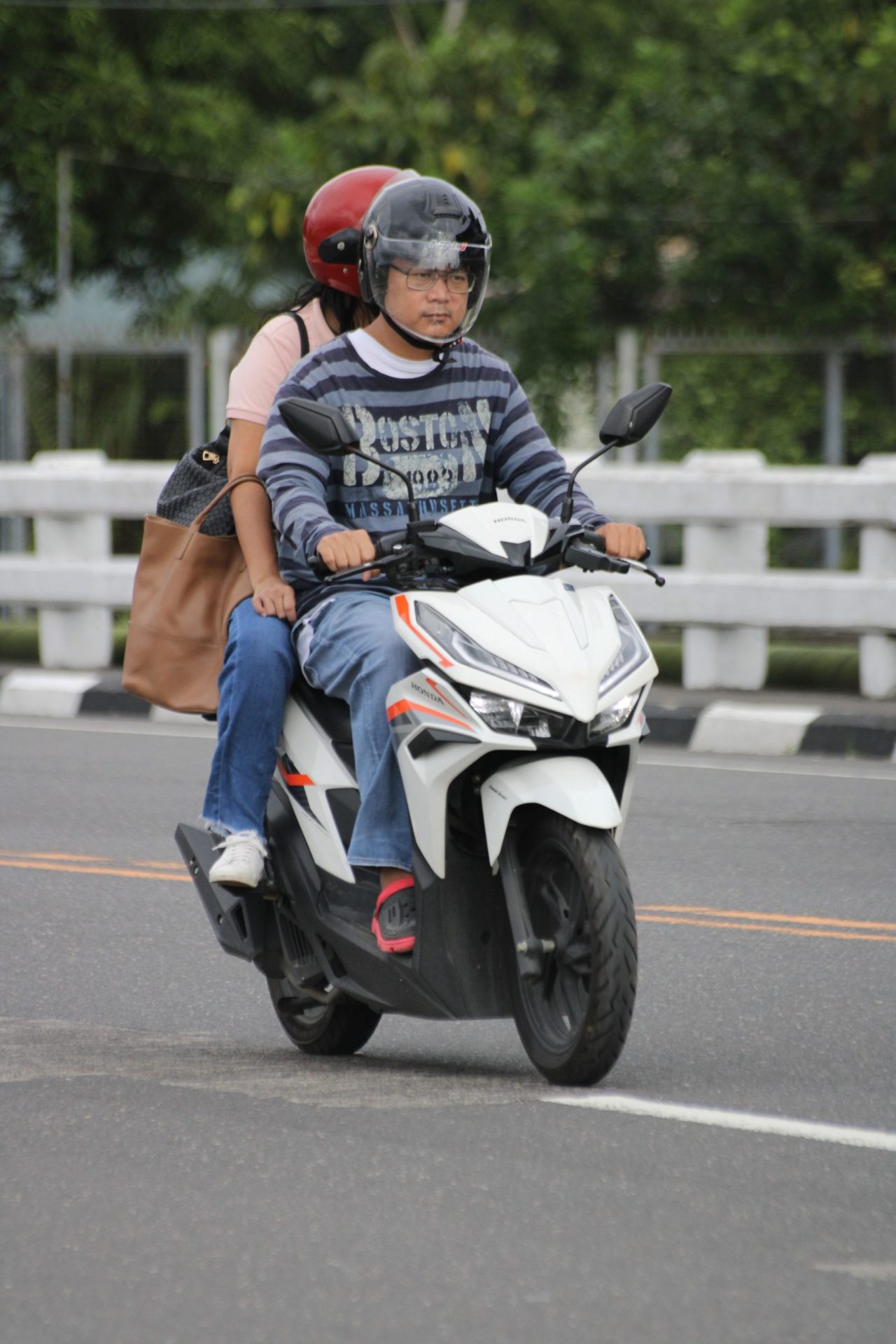 pexels-tiwi-riders-1256368688-30897280 patente moto Thailandia